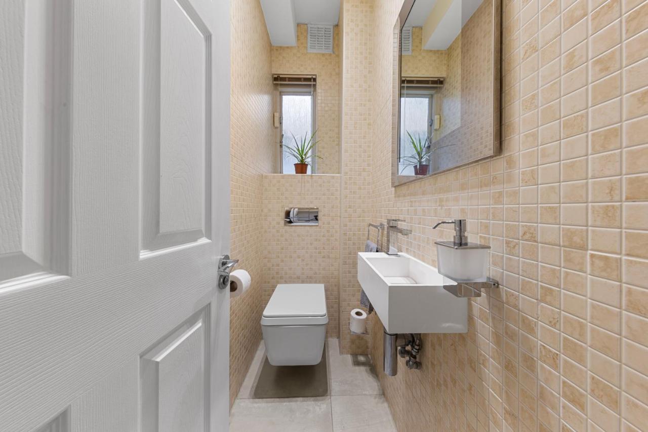 Harrods 2 Bed Lux Flat W/Patio Apartment London Bagian luar foto