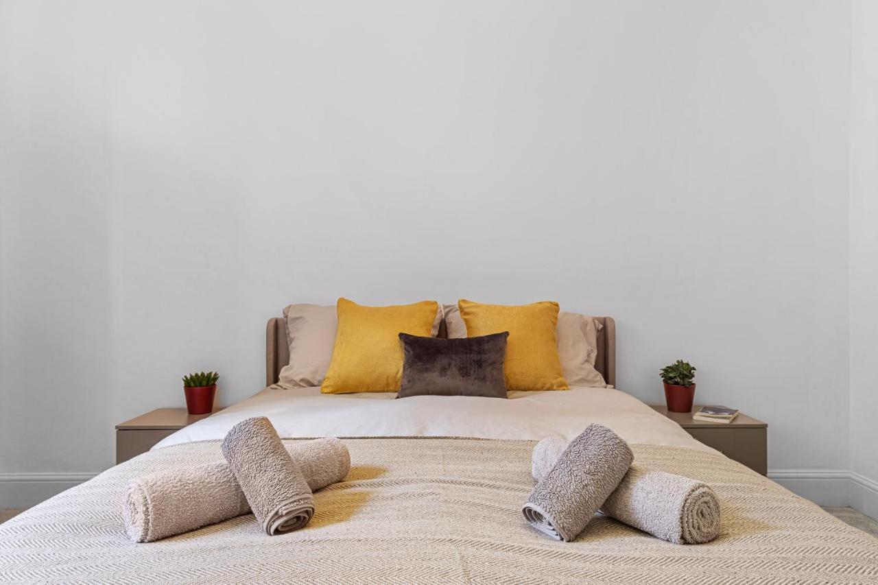 Harrods 2 Bed Lux Flat W/Patio Apartment London Bagian luar foto