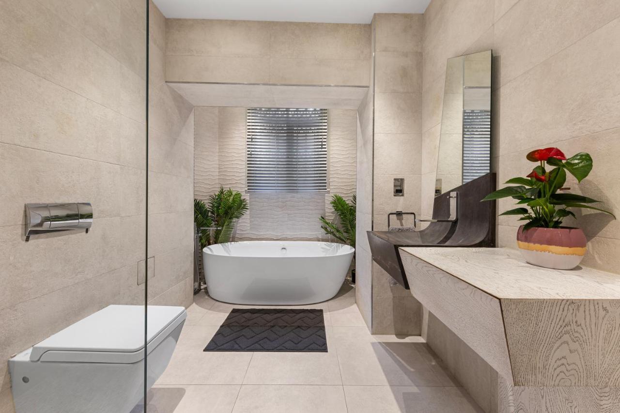 Harrods 2 Bed Lux Flat W/Patio Apartment London Bagian luar foto